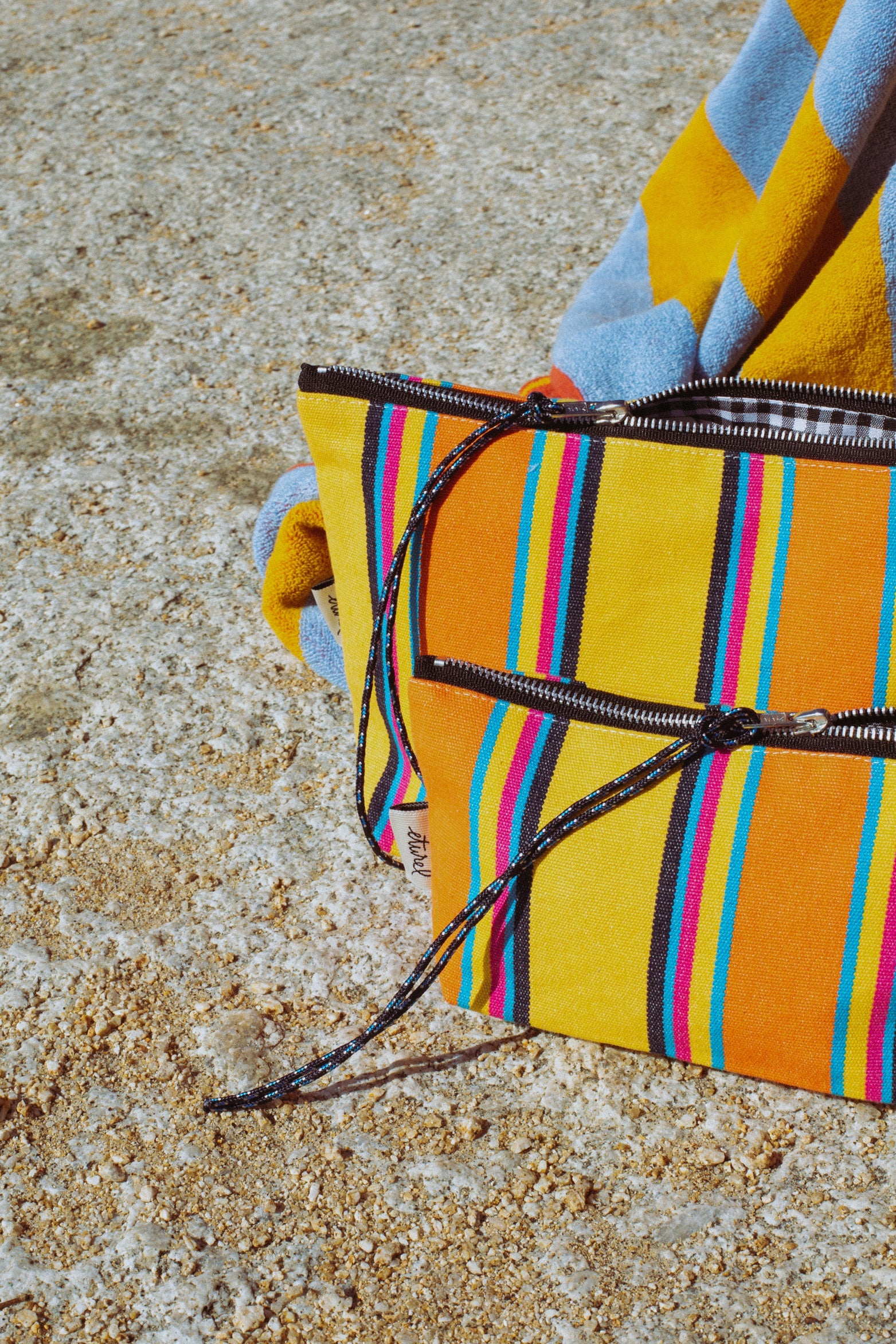Eturel Neceser lona hamaca amarillo 25cm - Image 8