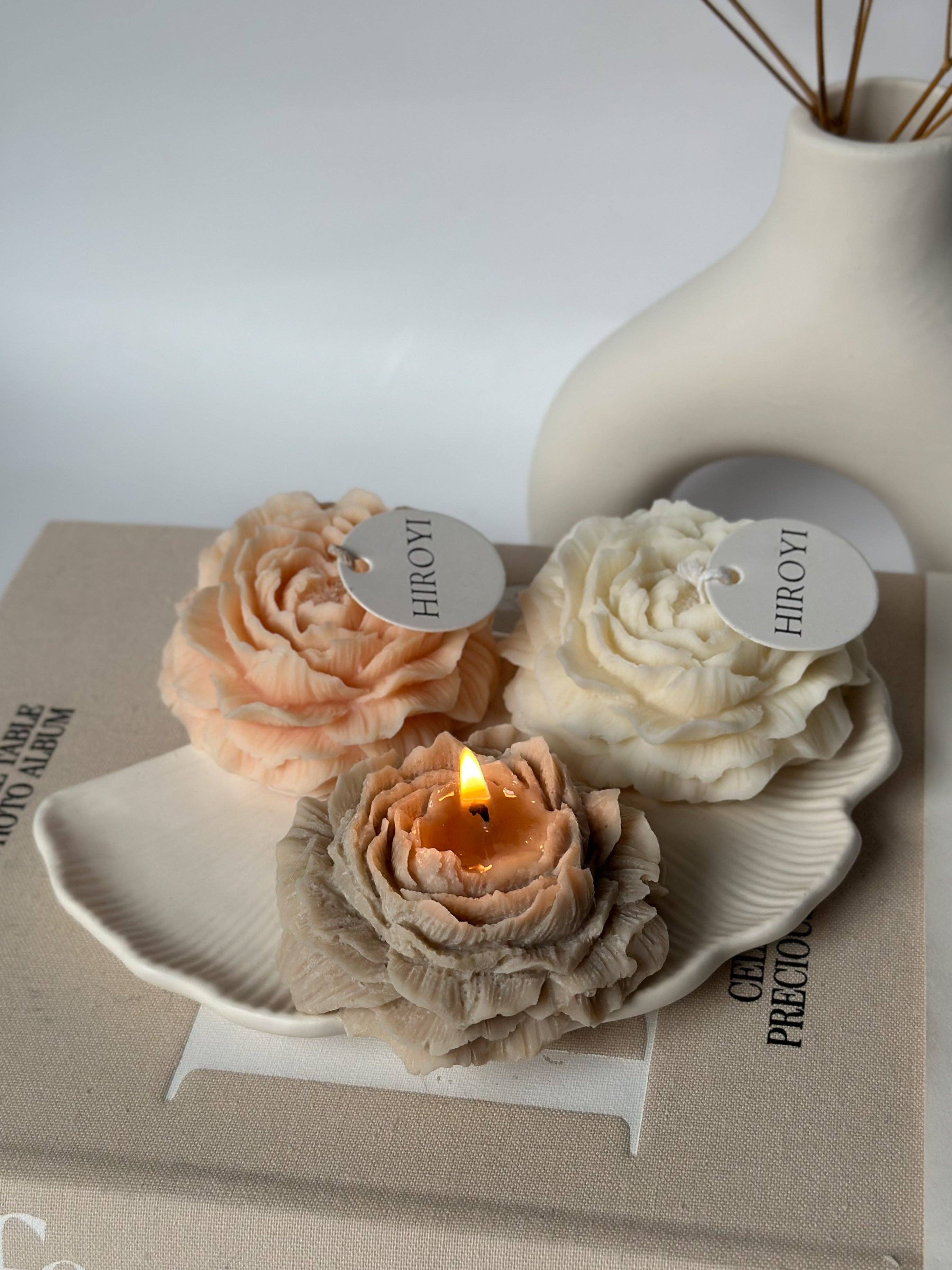 Vela decorativa flor peonía beige - Image 3